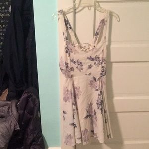 Floral printed dress w/ lace-up back